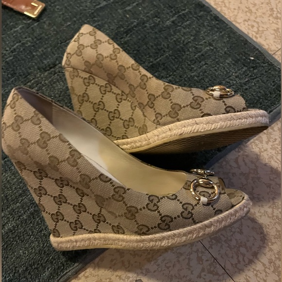 Size 40 Gucci wedge platform, authentic very sturdy and comfortable - Picture 3 of 8